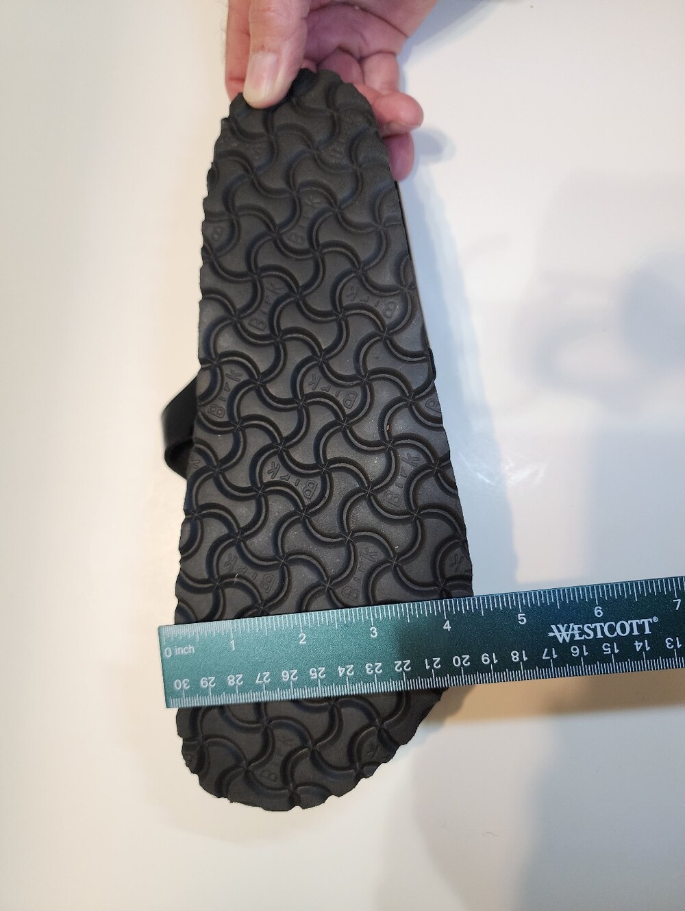 S.066- USED Birkenstock Gizeh Black Patent Sandals, Size 42 EU, 11 US - Picture 11 of 12